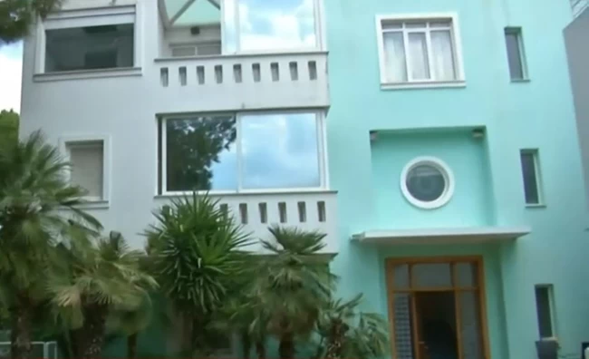 Αργύρης Παπαργυρόπουλος: Αυτό είναι το σπίτι με την πισίνα στη Γλυφάδα που βγαίνει στο σφυρί - Στα 2,26 εκατ. ευρώ