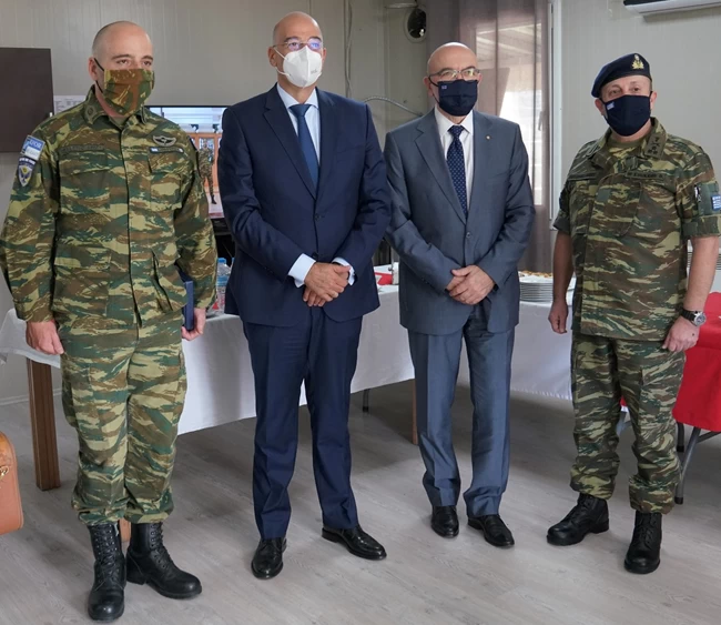 Δένδιας