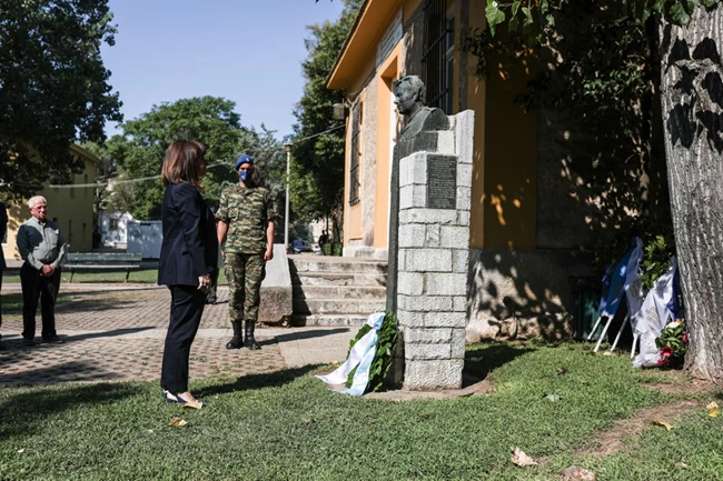 Η Πρόεδρος της Δημοκρατίας Κατερίνα Σακελλαροπούλου τίμησε τη μνήμη του αγωνιστή Σπύρου Μουστακλή