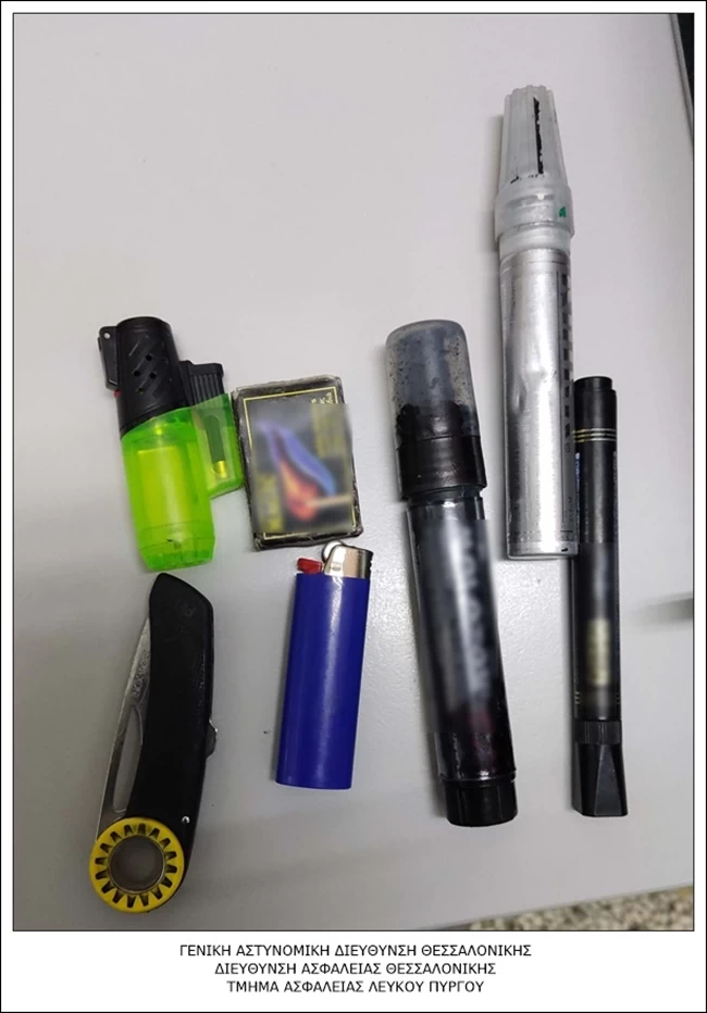 "Κάναμε γκράφιτι, δεν βάλαμε φωτιά", λένε οι δύο νεαροί που συνελήφθησαν μετά το παρκούρ σε ταράτσες και καμπαναριό κουκουλοφοροι