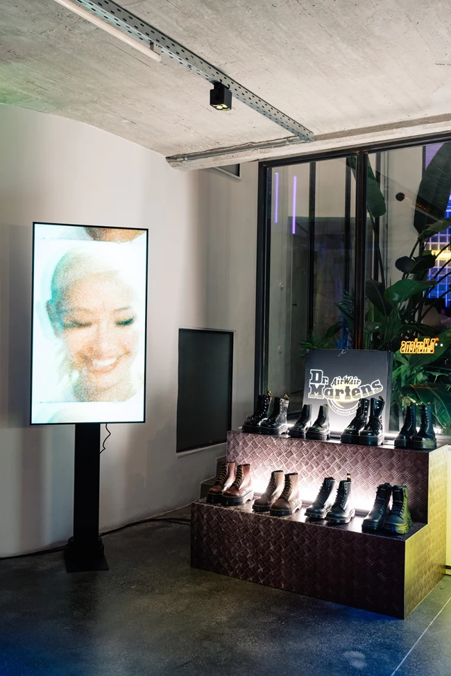 DR MARTENS