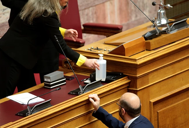 Νέα Πρόεδρος της Δημοκρατίας η Κατερίνα Σακελλαροπούλου - Το μήνυμά της για τον κορονοϊό