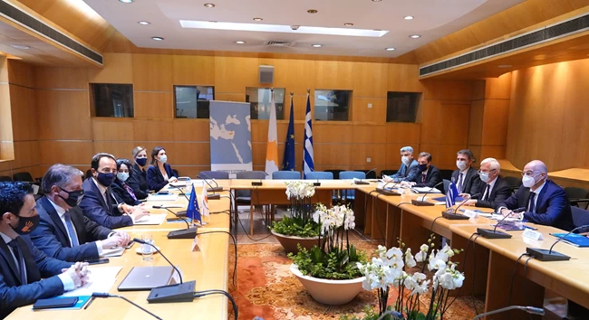 Δένδιας για Τουρκία: Προσπαθεί να αποφύγει τις κυρώσεις – Η ΕΕ να αναλάβει τις ευθύνες της
