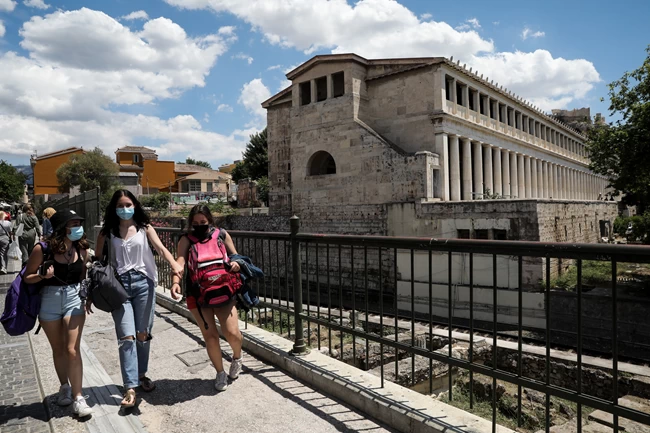 Κορονοϊός: Η επιστροφή της μάσκας - Γιατί δεν προκρίνεται το τεστ για τις οδικές μετακινήσεις από νομό σε νομό