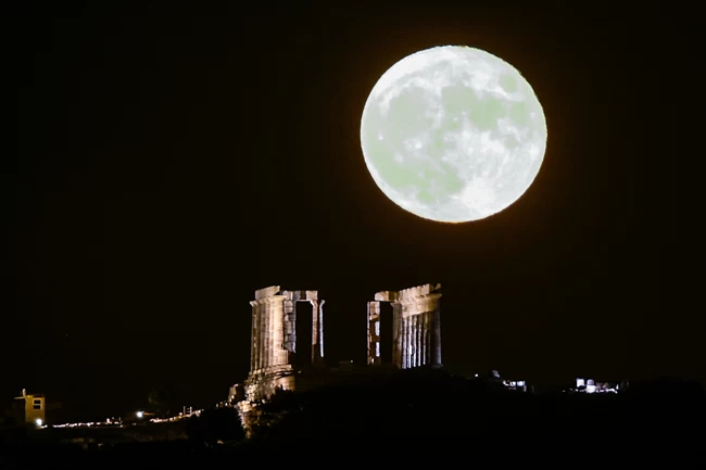 Πανσέληνος Αυγούστου