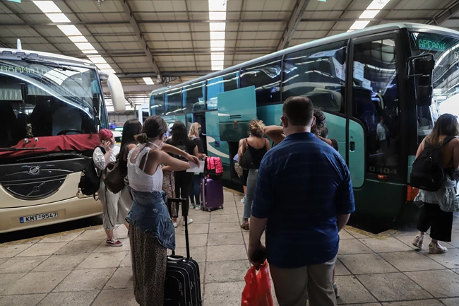 Χαλκιδική: Απολύθηκε οδηγός ΚΤΕΛ - Κατηγορείται ότι παρενόχλησε 16χρονη