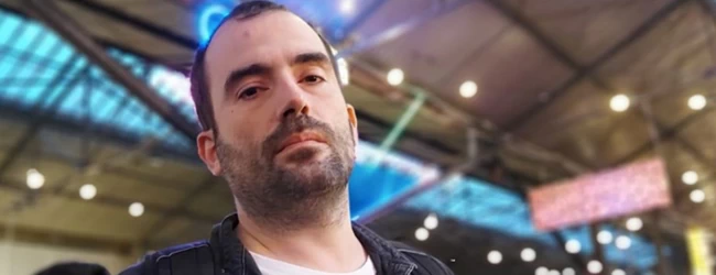 Αυτός είναι ο δημοσιογράφος Αντώνης Χρυσουλάκης που πέθανε στη φωτιά στην πλατεία Αττικής [εικόνες - βίντεο]