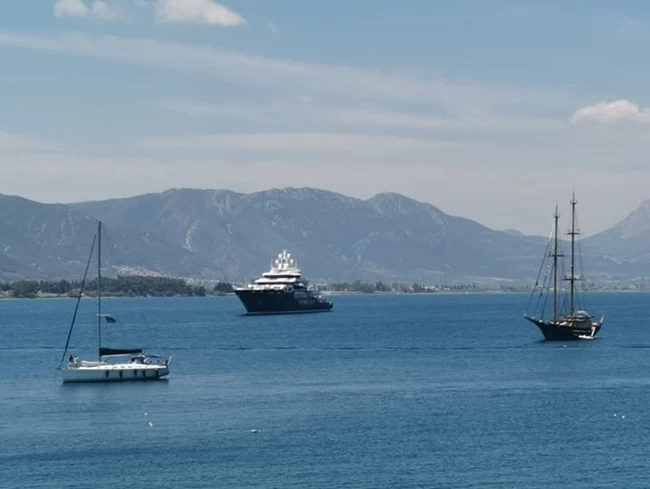 "Μαγνήτης" το υπερπολυτελές Mega Yacht "Ulysses" στον Πόρο [εικόνες - βίντεο]
