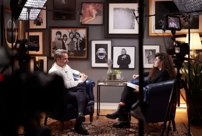 Politico: H μάχη Μητσοτάκη - Τσίπρα στο TikTok για τους νέους - Πώς τους κρίνουν οι YouTubers Νεφέλη Μεγκ και Zoe Pre