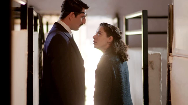 Άγριες Μέλισσες: Το τεράστιο σκάνδαλο, ο απαγορευμένος έρωτας και η εκδίκηση ΑΓΡΙΕΣ ΜΕΛΙΣΣΕΣ