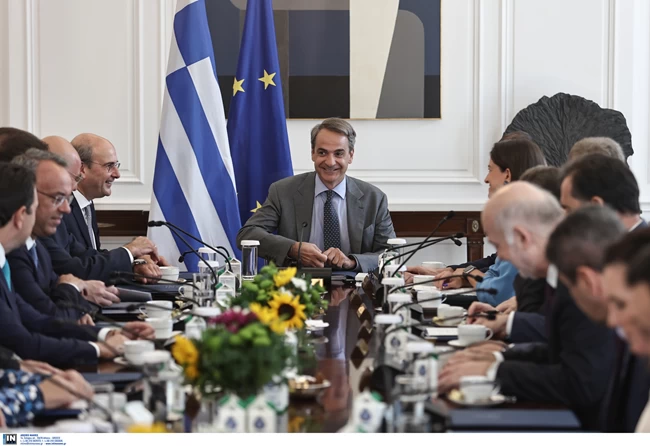 Ελεύθεροι Επαγγελματίες: "Τεκμαρτό εισόδημα" πλέον ίσο με τον κατώτατο μισθό- Απαλλαγή 50% του τέλους επιτηδεύματος
