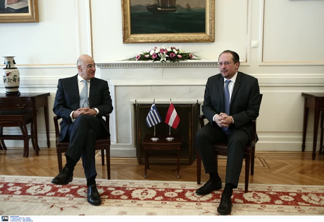 Δένδιας με Αυστριακό ΥΠΕΞ: Απαιτείται έμπρακτη αλληλεγγύη και στήριξη της ΕΕ στην Ελλάδα