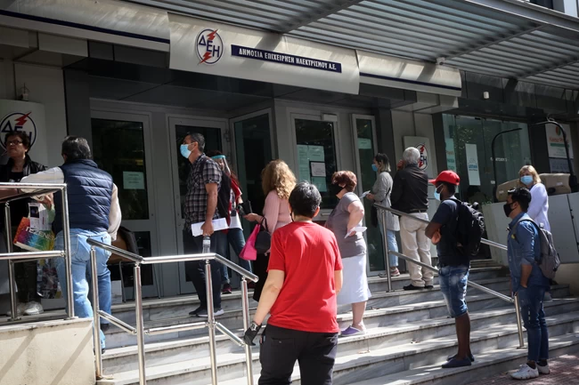 ΔΕΗ: Δωρεάν πάγιο για όλους, εκπτώσεις στα τιμολόγια για σπίτια και επιχειρήσεις - Όλες οι νέες υπηρεσίες