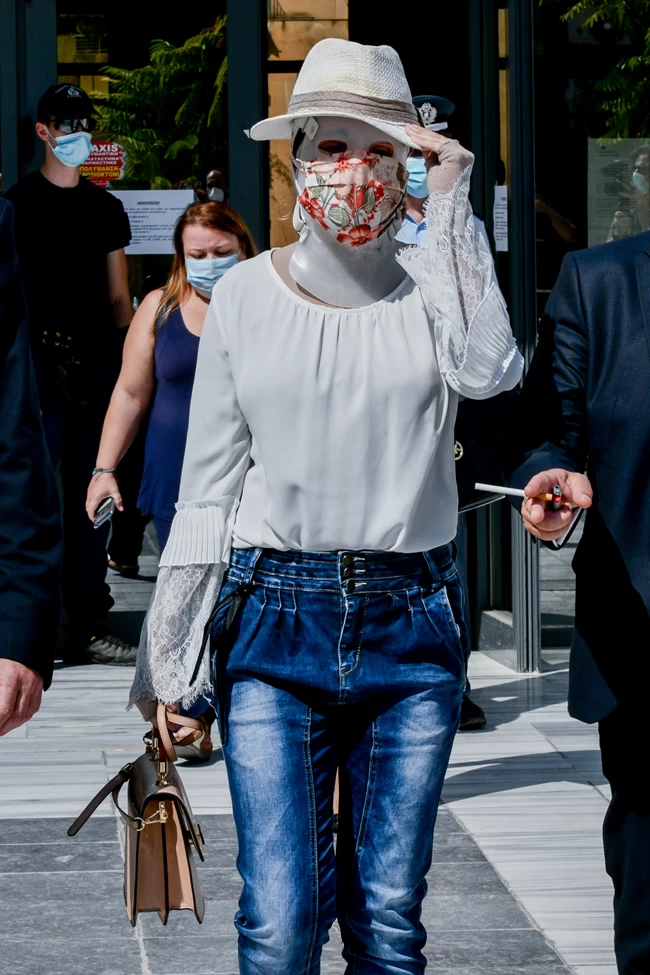Επίθεση με βιτριόλι: Καθήλωσε η εικόνα της Ιωάννας - Συγκίνηση από το μάθημα ψυχής - Οργή για την απούσα Κακαράντζουλα