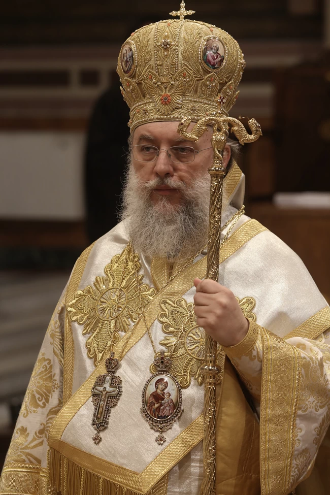 Επίθεση με βιτριόλι στη Μονή Πετράκη: Ποιοι είναι οι δύο Μητροπολίτες που τραυματίστηκαν σοβαρά