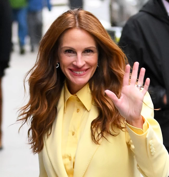 JULIA ROBERTS