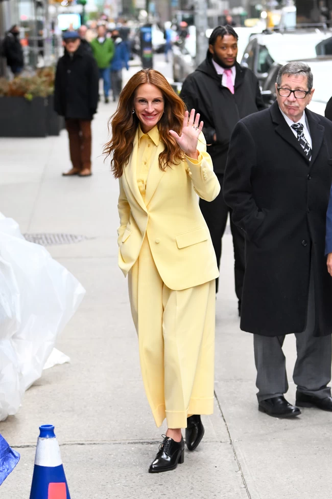 JULIA ROBERTS