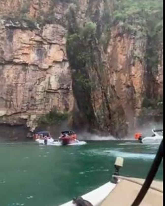 Τραγωδία στη Βραζιλία: Νεκροί και αγνοούμενοι από κατολίσθηση γιγαντιαίου βράχου σε φαράγγι - Επεσε σε σκάφη [Βίντεο]