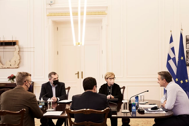 Μητσοτάκης: Δυνατότητα αναδοχής παιδιών σε ανθρώπους με HIV - Πλήρης ένταξη των οροθετικών στην άυλη συνταγογράφηση