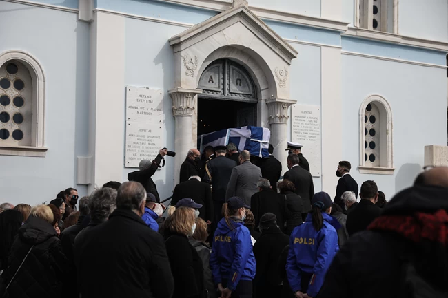 Συγκίνηση στο τελευταίο αντίο για τη Μαριέττα Γιαννάκου - Τον επικήδειο εκφώνησε ο πρωθυπουργός