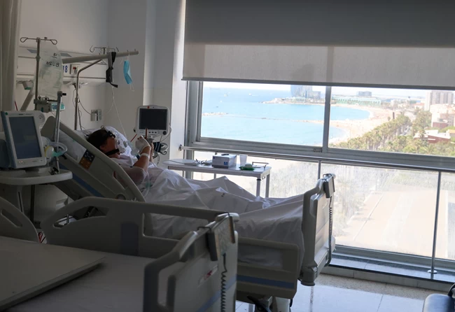 Κορονοϊός: Συναγερμός για το νέο κύμα με νοσοκομεία covid – Τεστ στους εξωτερικούς χώρους εστίασης για τους ανεμβολίαστους