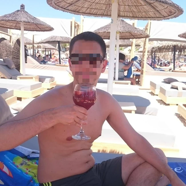 ΚΟΛΩΝΟΣ 34ΧΡΟΝΟΣ