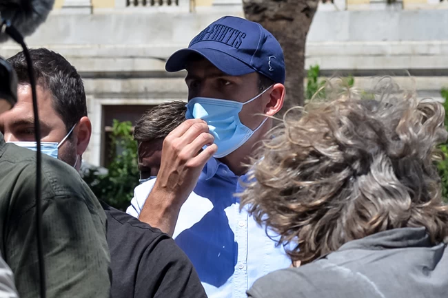 Χάρι Μαγκουάιρ: Πώς αντέδρασε μέσω instagram μετά την καταδίκη για τους τσαμπουκάδες στη Μύκονο