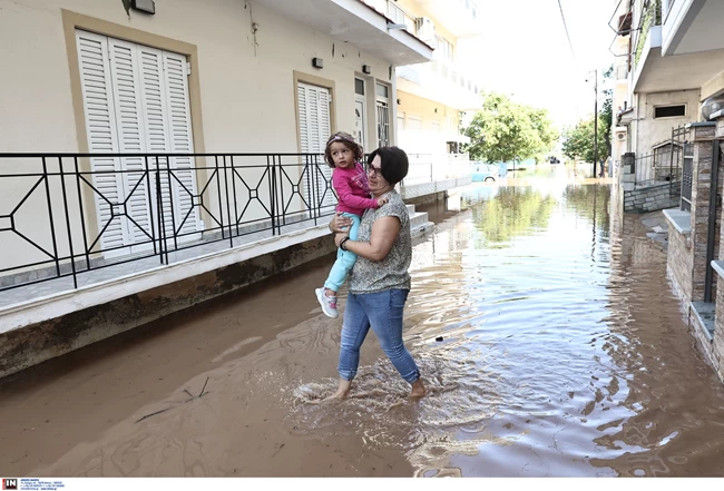 Πλημμυρίζει και η Λάρισα λόγω Πηνειού: "Βούλιαξαν" σπίτια, εκκενώθηκαν τρία χωριά [εικόνες - βίντεο]