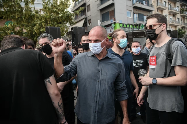 Γιάννης Βαρουφάκης Εφετείο Γροθιά