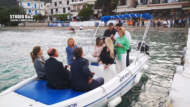 Τολό Αργολίδας: Η υφυπουργός Σοφία Ζαχαράκη "βάφτισε" κωπηλατικό σκάφος [εικόνες - βίντεο]