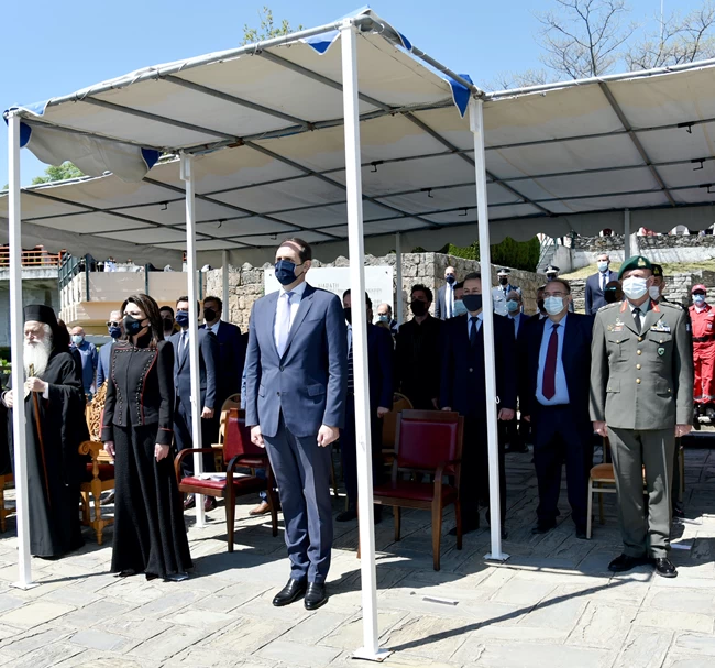 Γιάννα Αγγελοπούλου: Νέα εμφάνιση με σακάκι εμπνευσμένο από τον ντουλαμά, τη στολή του Μακεδονικού Αγώνα