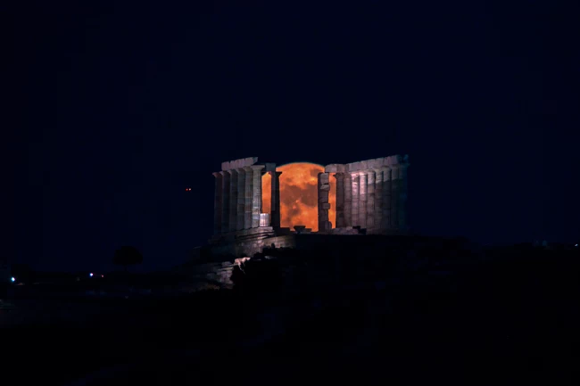 Υπερπανσέληνος - Ναός του Ποσειδώνα