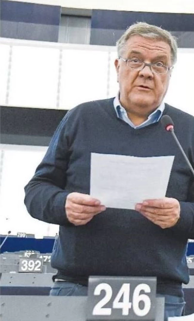 Qatargate: Ο Παντσέρι μοίραζε χρήματα σε σακούλες με 20.000 ευρώ- Συνεργάζεται με τις αρχές και ρίχνει την ποινή του σε μόλις 5 χρόνια