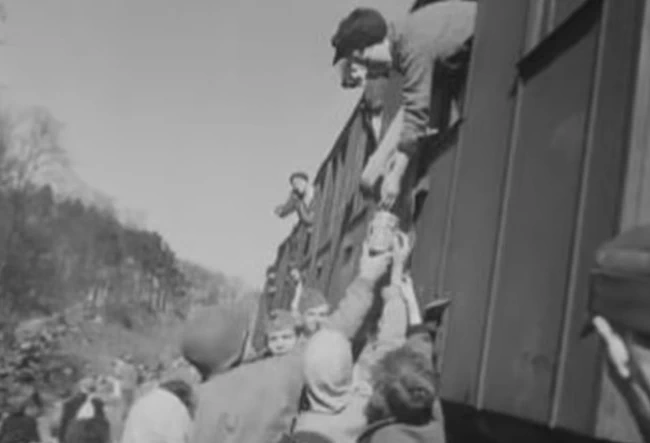 Ολοκαύτωμα: "Το θαύμα του Φαρσλέμπεν" - Συγκλονιστικό βίντεο ντοκουμέντο από την απελευθέρωση 2.500 Εβραίων φυλακισμένων