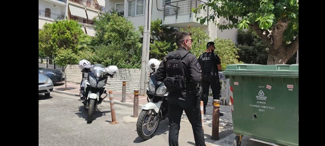 Άγριο έγκλημα στη Δάφνη: Σκότωσε με μαχαίρι τη γυναίκα του γιατί τη ζήλευε - Οι πρώτες εικόνες