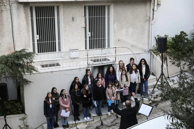 μικης