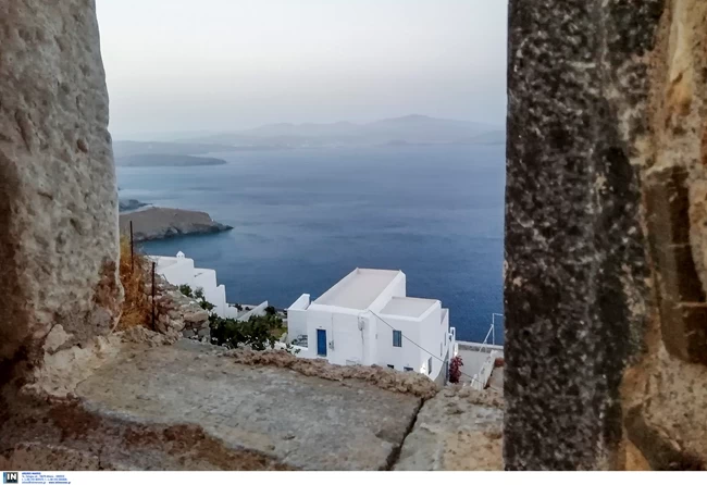 Το Der Spiegel αποθεώνει τα ελληνικά νησιά: "Ήλιος, θάλασσα και χωρίς Covid"