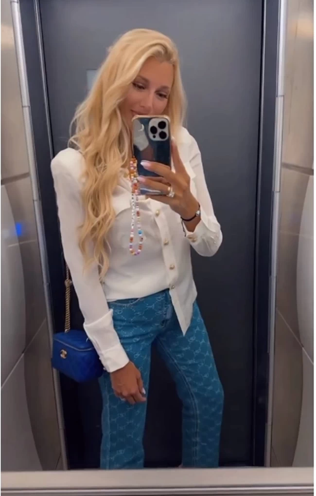 Κωνσταντίνα Σπυροπούλου: Η πρωινή εμφάνιση με denim Gucci και small box bag Chanel