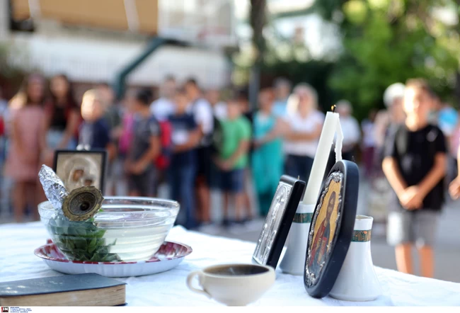 Ανοιξαν τα σχολεία: Πρώτο κουδούνι με νέα μέτρα για μαθητές και εκπαιδευτικούς - Αναλυτικές οδηγίες