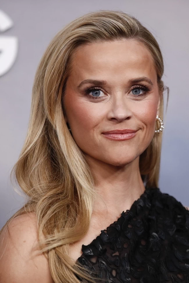 Ρις Γουίδερσπουν: Ποζάρει με την 23χρονη κόρη της Άβα Φιλίπ και όλοι αναρωτιούνται πώς μπορεί να μοιάζουν σαν δίδυμες αδελφές