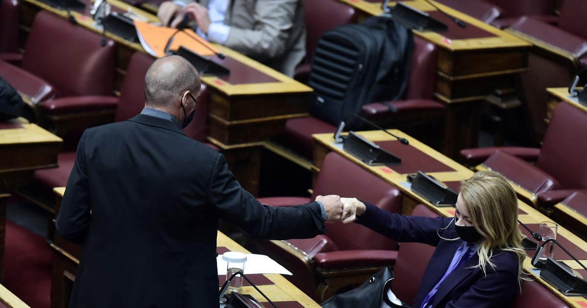 Ο Βαρουφάκης καταγγέλλει την Αγγελική Αδαμοπούλου ότι έφυγε από το ΜέΡΑ25 για να πάει στον ΣΥΡΙΖΑ