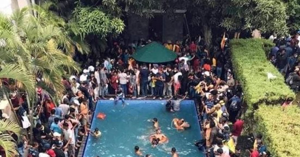 Σρι Λάνκα: Η δυναστεία των Ρατζαπάξα τελειώνει με ταπεινωτικό τρόπο - Εφυγε από τη χώρα ο πρόεδρος