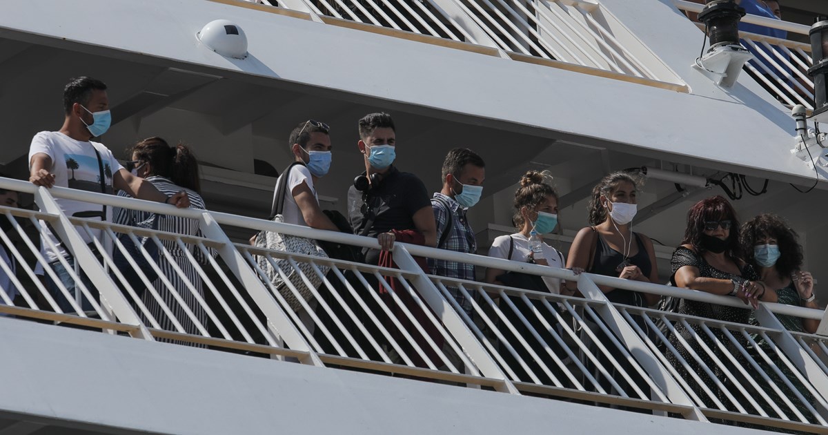 Σύνταγμα: Στο Δαφνί με βαριά ψυχολογικά ο "άγγελος του Θεού" που πήγε με καραμπίνα έξω από την Βουλή - εικόνα 2