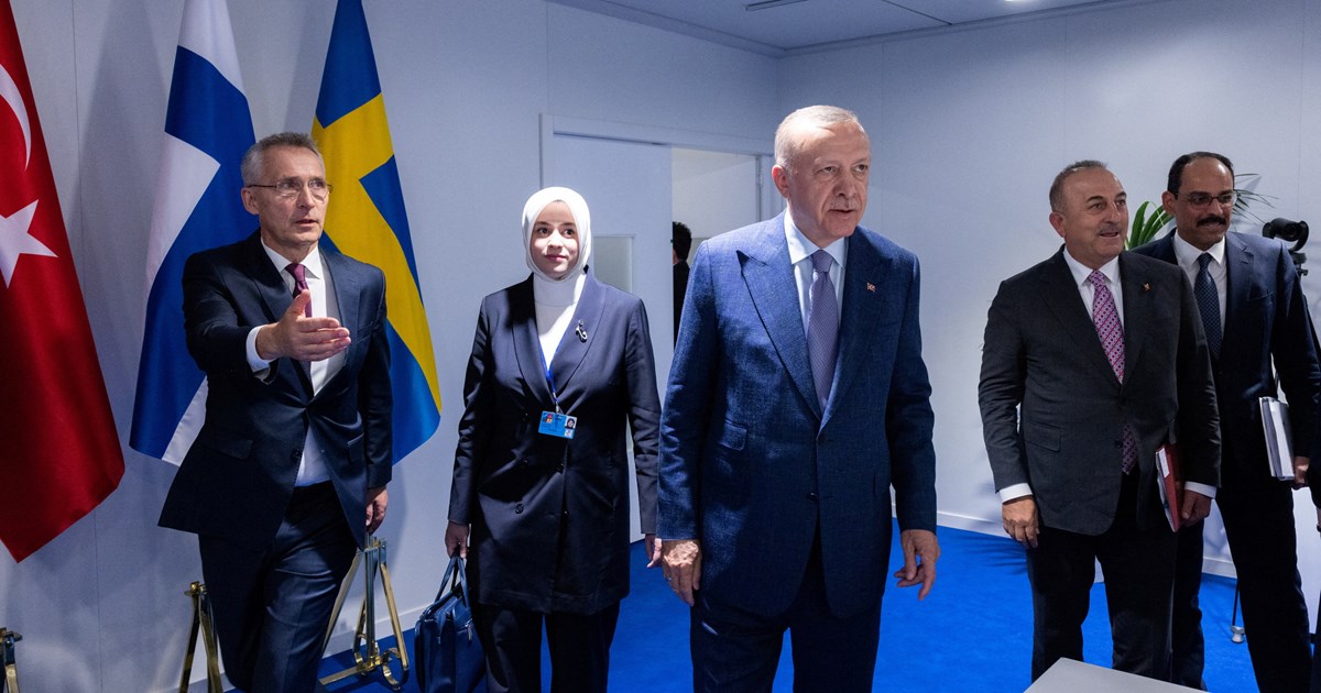 Δημοσίευμα "φωτιά" από Guardian και ξένα ΜΜΕ: Η ελληνική αστυνομία στρατολογεί πρόσφυγες για να απωθούν μετανάστες - εικόνα 2