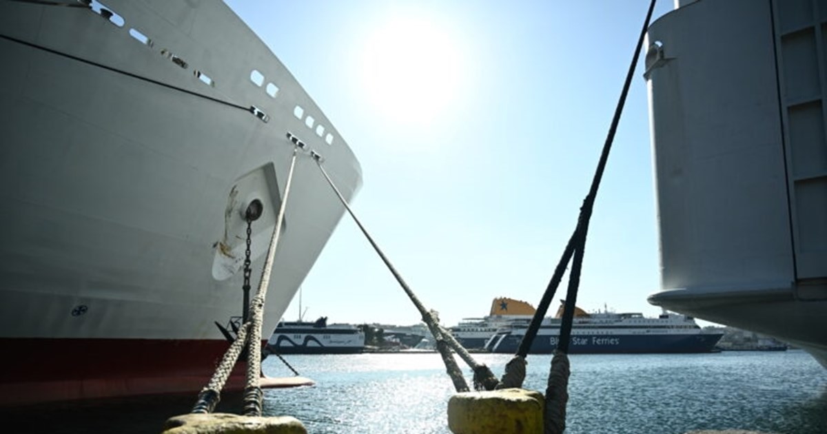 Χιλιάδες ταξιδιώτες στον Πειραιά μετά τη λήξη της απεργίας της ΠΝΟ - Συνωστισμός στο λιμάνι για την έξοδο του τριημέρου - εικόνα 3