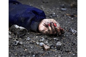 CNN: Η ανατριχιαστική στιγμή που οι Ρώσοι σκοτώνουν την Ιρίνα στην Μπούτσα - Αναγνωρίστηκε από τα βαμμένα νύχια της