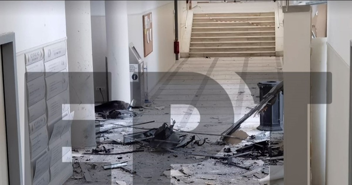 Εκρηξη στο Σισμανόγλειο: "Ευγενικοί γιατροί" οι δράστες που ανατίναξαν το ΑΤΜ - Ο ένας με ολόσωμη φόρμα για τον κορονοϊό - εικόνα 3