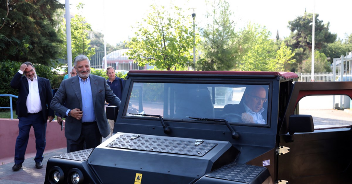 Τρόμος στη Θεσσαλονίκη: Ριψοκίνδυνος νεαρός τρέχει στον Περιφερειακό με πατίνι, χωρίς κράνος [βίντεο]