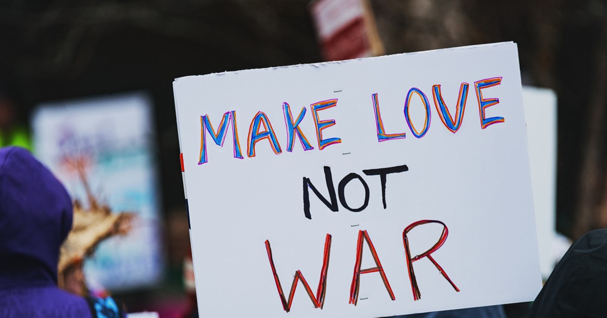 Συγκλονίζουν οι κάτοικοι στο Χάρκοβο - Μπροστά σε ρωσικά άρματα τραγουδούν τον εθνικό τους ύμνο [βίντεο]