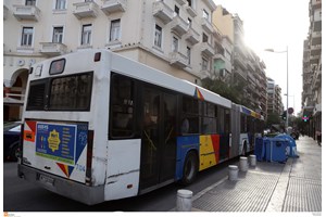 Ηράκλειο: Χτύπησε με μαχαίρι την αδελφή του και τον γιο της και εξαφανίστηκε